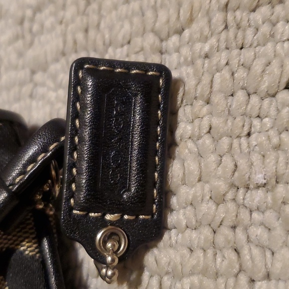 Coach Wristlet black & grey EUC - Picture 4 of 4